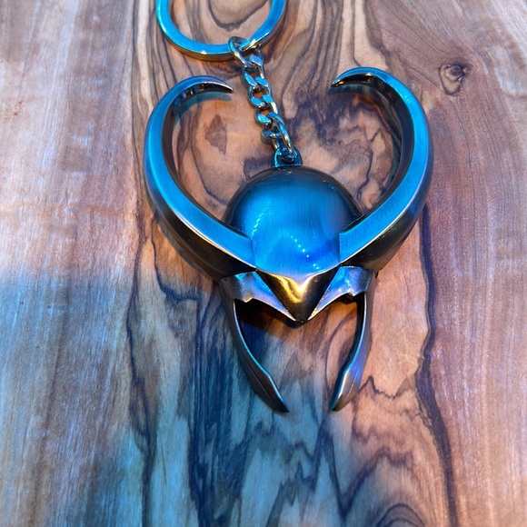 OFFICIAL Marvel Comic Loki Helmet Pewter Metal Keychain 2011 Thor Tom Hiddleston - Picture 3 of 4